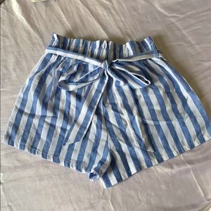 Bow tie White & Blue stripped shorts